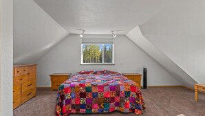 Desk, WiFi, bed sheets - Sterling Hideout on the Kenai Peninsula (Sterling)