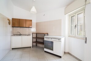 冰箱、炉灶、厨具/餐具