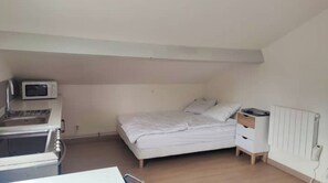 Bügeleisen/Bügelbrett, kostenloses WLAN, Bettwäsche