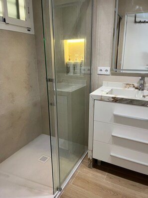 Handtücher, Seife, Toilettenpapier