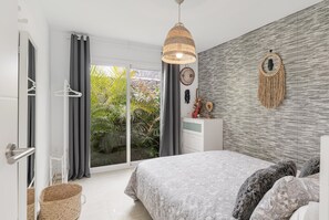 1 habitación, tabla de planchar con plancha, wifi gratis y ropa de cama 