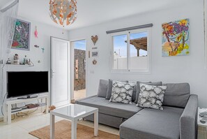TV - Vacation Home 'Love For Lanzarote Holidays House' with Shared Pool, Wi-Fi and Air Conditioning (Playa Blanca)