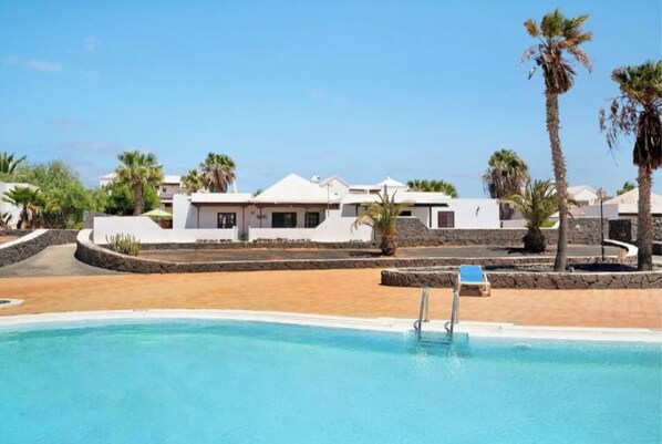 Pool - Vacation Home 'Love For Lanzarote Holidays House' with Shared Pool, Wi-Fi and Air Conditioning (Playa Blanca)