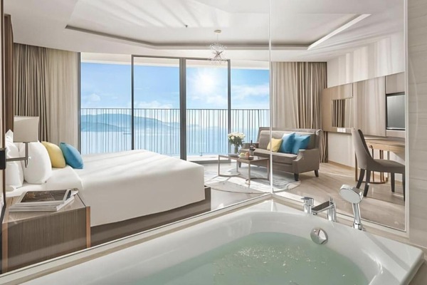Executive Double Room, Bathtub, Ocean View | Bathroom | Hair dryer, bathrobes, slippers, bidet