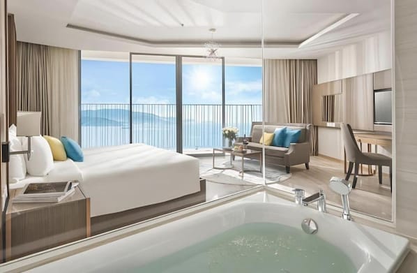 Chambre Double Exécutive, baignoire, vue océan | Salle de bain | Sèche-cheveux, peignoirs, chaussons, bidet