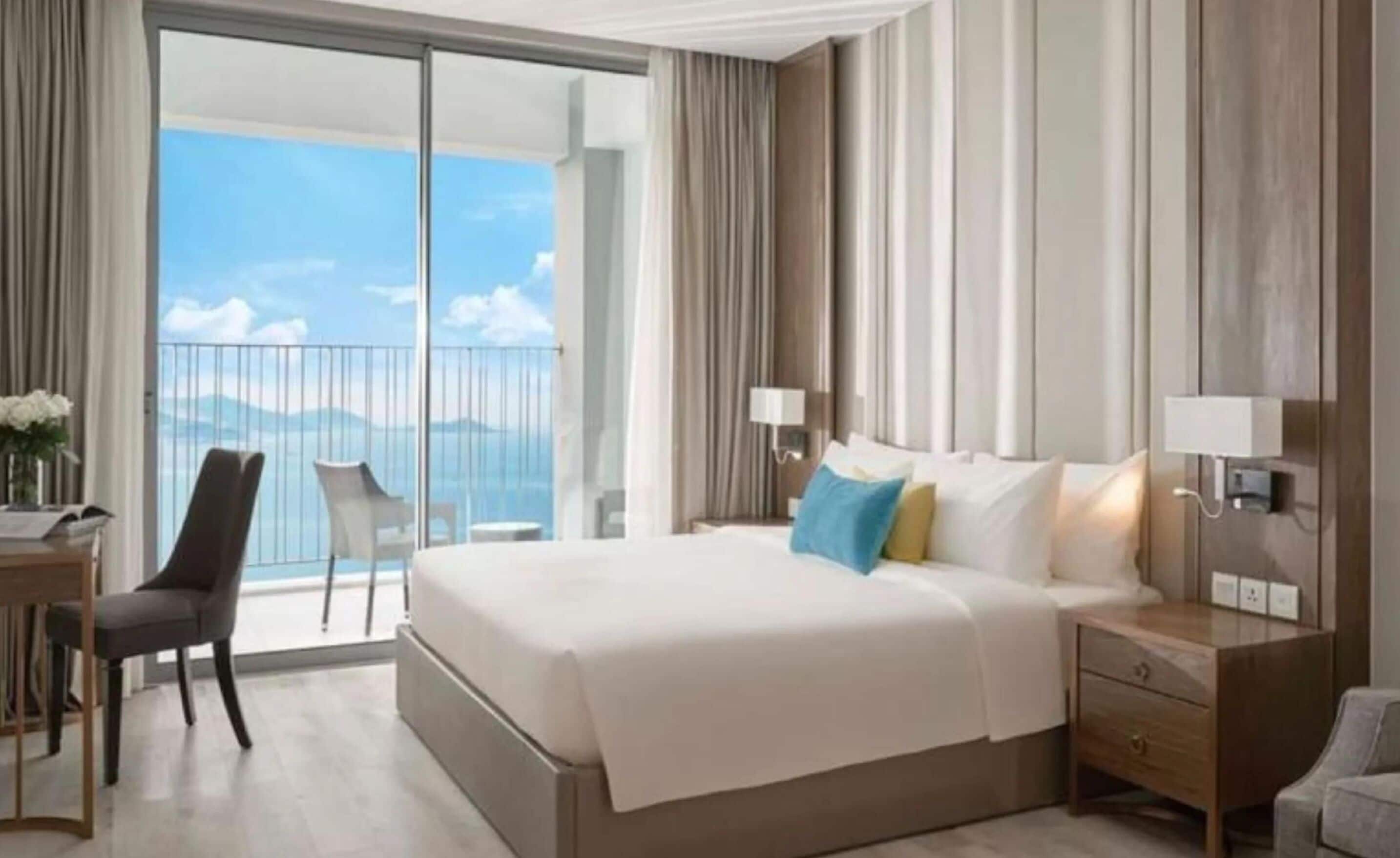 غرفة ديلوكس مزدوجة - بمنظر للمحيط | أغطية فراش متميزة ومكتب ومكواة/لوح كي وواي فاي مجانًا