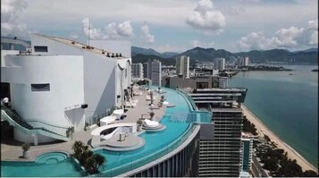 14 piscinas al aire libre