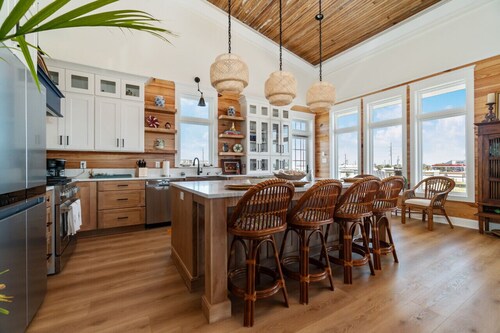 Sea Salt Cottage with private boat dock
