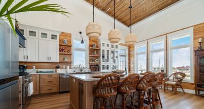 Sea Salt Cottage with private boat dock