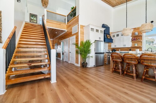 Sea Salt Cottage with private boat dock