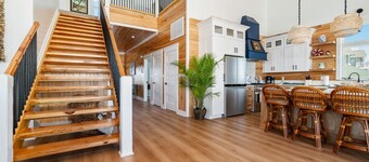 Sea Salt Cottage with private boat dock