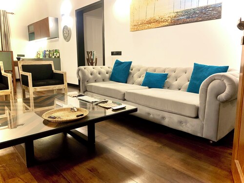 Luxurious Villa near the Airport 
