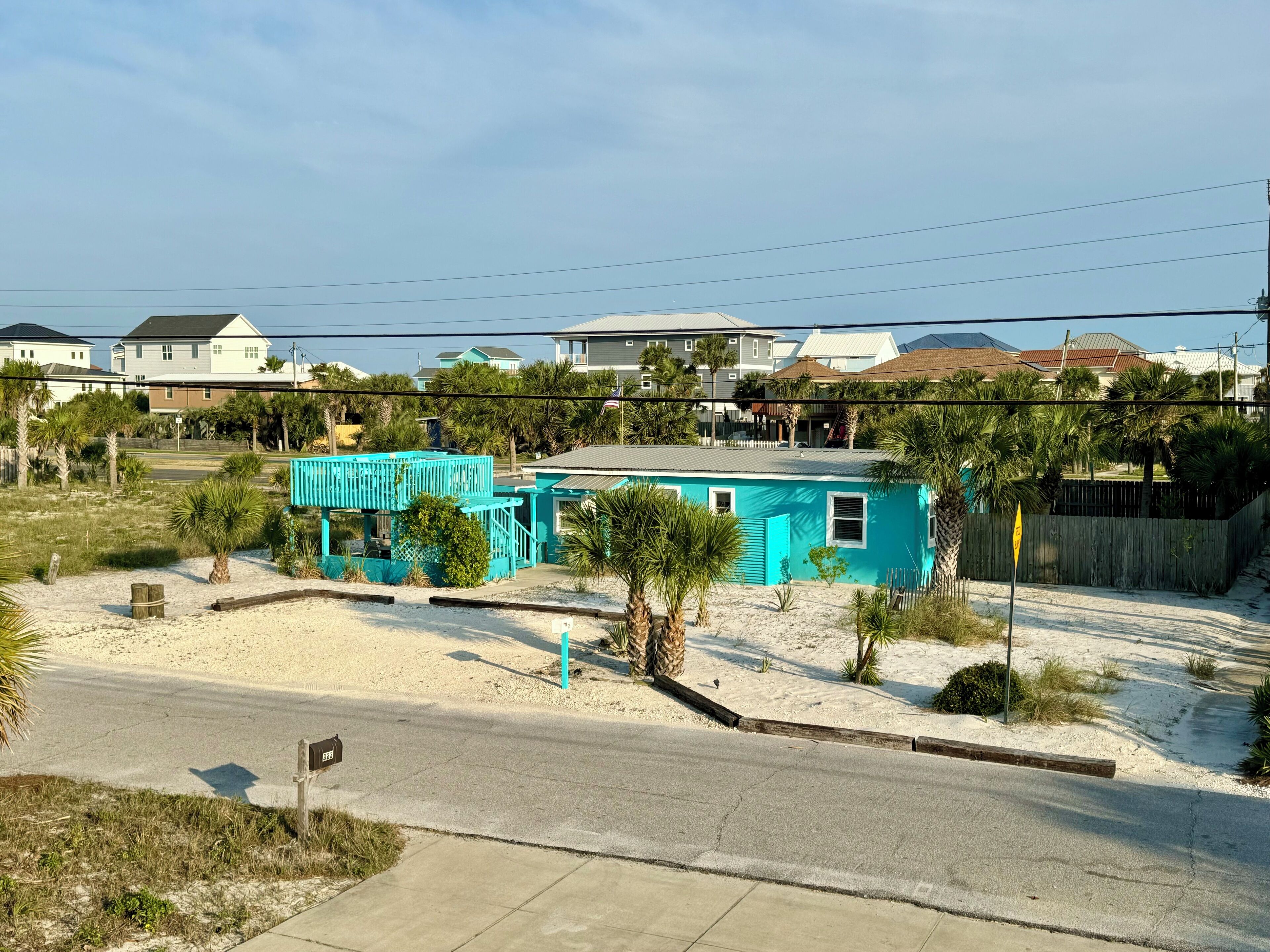 NEW Barefoot Bungalow MidCentury Charm, Ideal Location, No Stairs, Pet