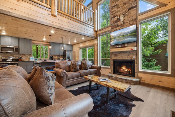 Smart TV, fireplace, video games - 3 levels of Luxury*Modern*Private Pool*Stunning Views (SEVIERVILLE)