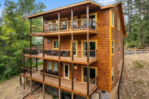 Exterior - 3 levels of Luxury*Modern*Private Pool*Stunning Views (SEVIERVILLE)