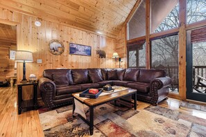 Smart TV, fireplace - Near Dollywood*Easy Access Roads*Jacuzzi*Pool Table (SEVIERVILLE)