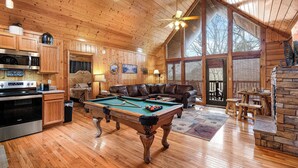 A spacious wooden cabin with a pool table, leather sofa, and a dining area. - Near Dollywood*Easy Access Roads*Jacuzzi*Pool Table (SEVIERVILLE)