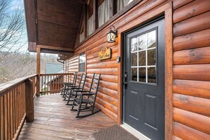 Property grounds - Near Dollywood*Easy Access Roads*Jacuzzi*Pool Table (SEVIERVILLE)