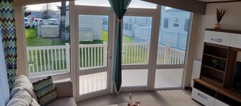 Stunning Seaside Lodge Nr New Forest 2 bed