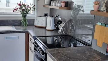 Cabin | Bếp riêng | Tủ lạnh, lò vi sóng, lò nướng, bếp nấu