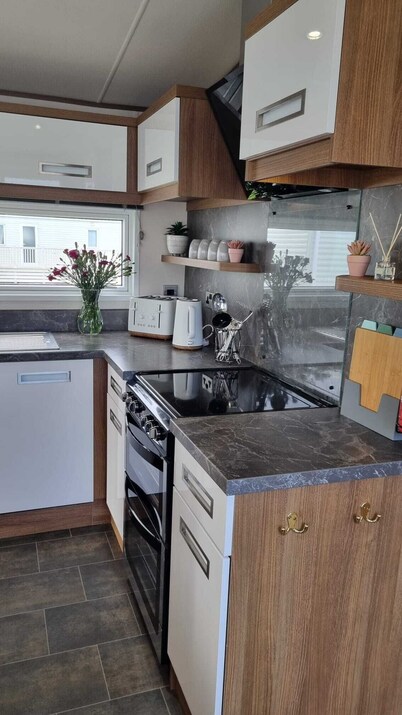 Stunning Seaside Lodge Nr New Forest 2 bed