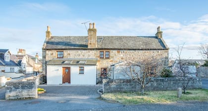 Spacious 5 Bedroom. Pet-Friendly Self Catering Cottage in Findhorn.