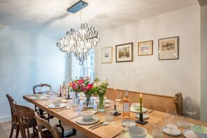 Dining - Spacious 5 Bedroom. Pet-Friendly Self Catering Cottage in Findhorn. (Forres)