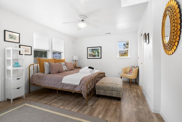 1 chambre, fer et planche à repasser, Wi-Fi, literie fournie