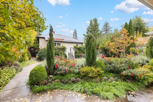 Casa Amore Ashland~Pet-Friendly~Walkable to the Plaza, OSF, Restaurants & More