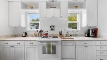 Oven, stovetop, dishwasher
