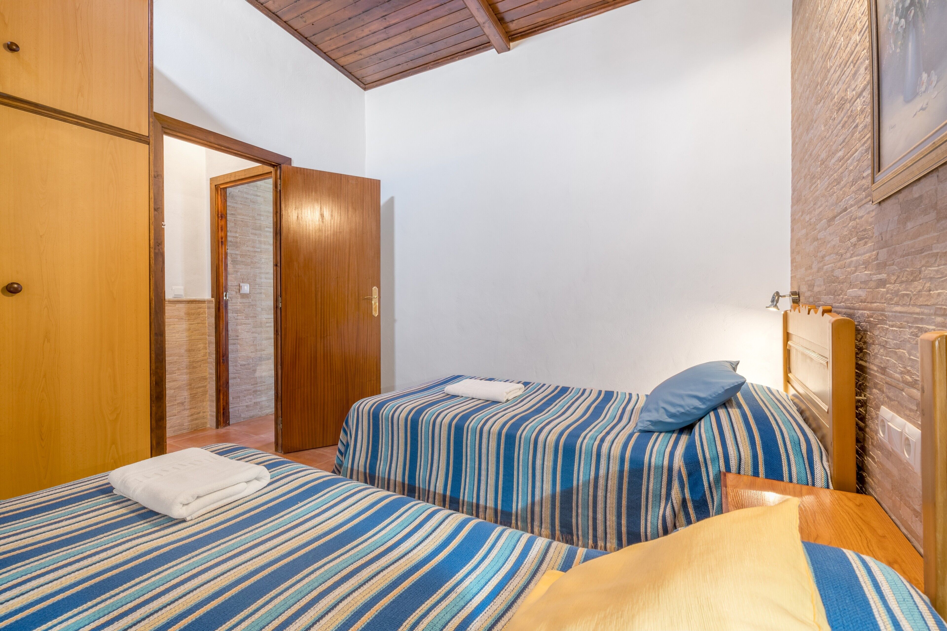 2 habitaciones, wifi gratis y ropa de cama 