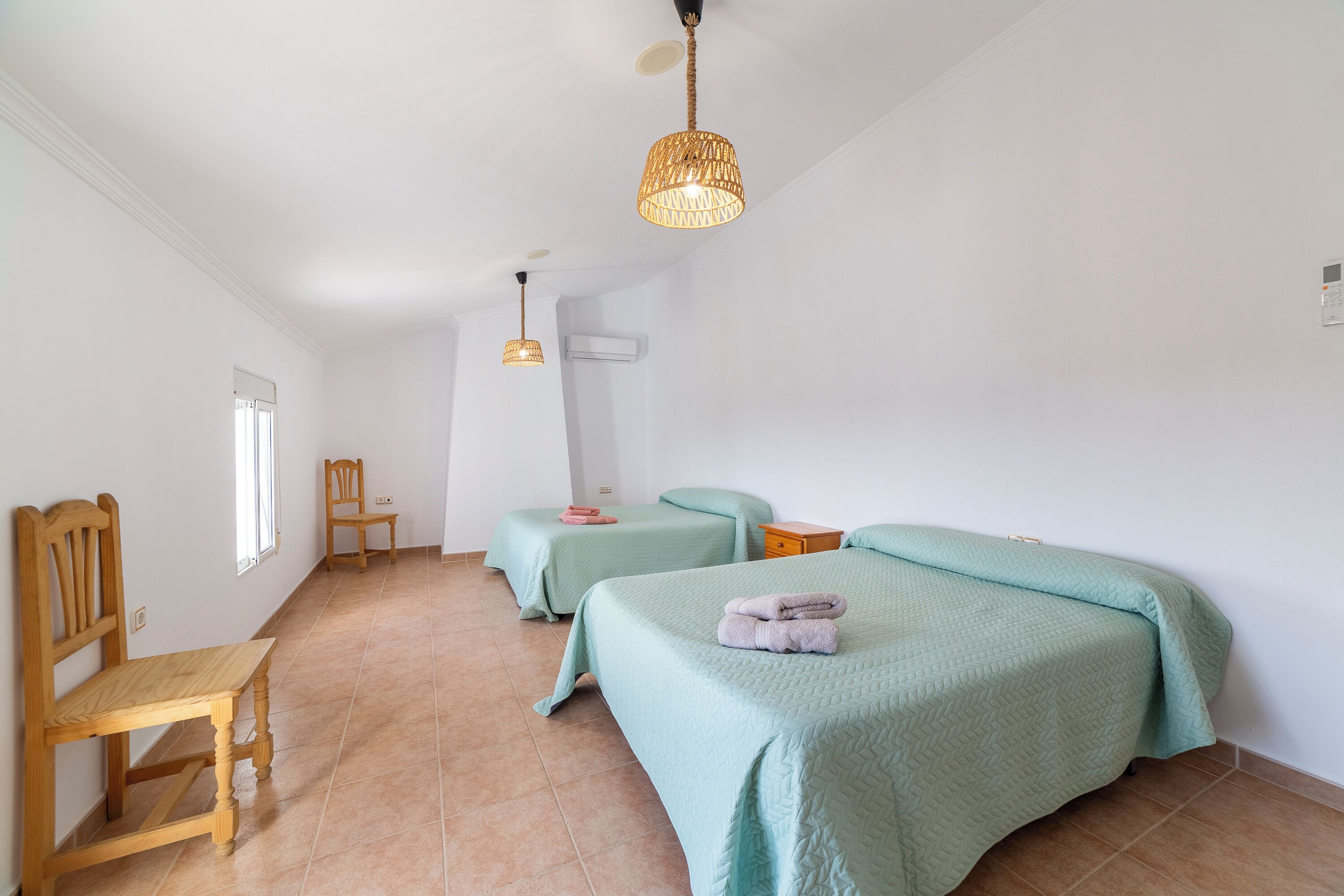 5 bedrooms, free WiFi, bed sheets