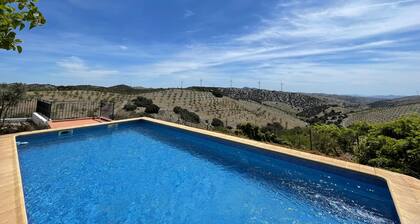 Maison de vacances 'Casa Rural Las Cales' avec vue sur les montagnes, piscine privée et Wi-Fi