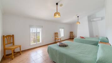 5 bedrooms, free WiFi, bed sheets