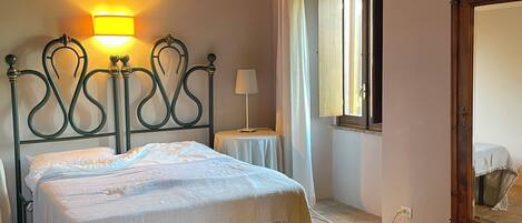 5 間睡房、可攜式嬰兒床、免費 Wi-Fi、床單