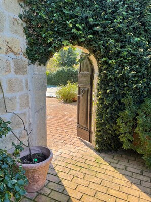 Exterior detail - 5 bedroom villa with heated pool and air conditioning set in landscaped garden. (Caprarola)