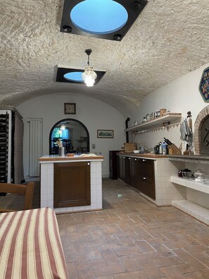 Interior - 5 bedroom villa with heated pool and air conditioning set in landscaped garden. (Caprarola)