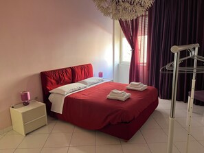 1 soverom, skrivebord, strykejern/-brett og wi-fi (inkludert)