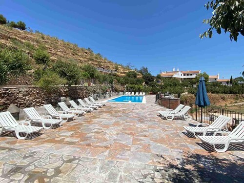 Holiday Home 'Casa Rural La Curiosa' with Mountain View, Shared Pool and Wi-Fi