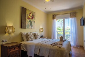 3 bedrooms, in-room safe, iron/ironing board, travel cot