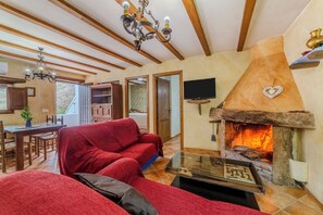 TV, fireplace - Holiday Home 'Casa Rural Padre Ramon' with Mountain View, Shared Pool and Wi-Fi (Laroya)