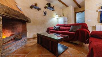 Televisión y chimenea