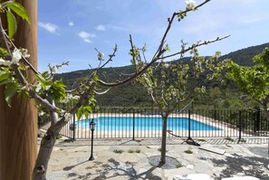 Pool - Holiday Home 'Casa Rural Padre Ramon' with Mountain View, Shared Pool and Wi-Fi (Laroya)