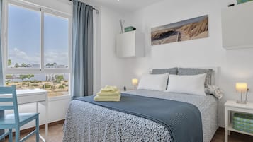 2 slaapkamers, een strijkplank/strijkijzer, beddengoed