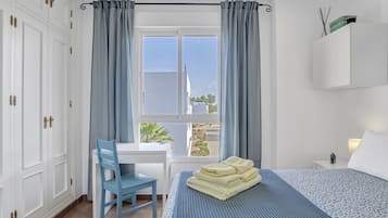 2 chambres, fer et planche Ă repasser, draps fournis