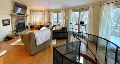 Spacious Round Home, Cozy, Ski In Ski Out for Winter, Prime Location Year Round