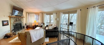 Spacious Round Home, Cozy, Ski In Ski Out for Winter, Prime Location Year Round