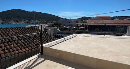 Beautiful place on the beach with gorgeous views, close to the restaurants.