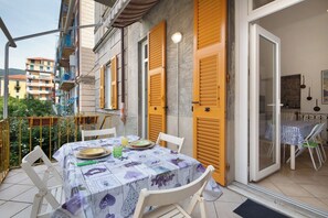 Outdoor dining - Apartment 'Levanto A 50 Metri' with Private Terrace and Wi-Fi (Levanto)