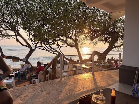 Outdoor dining. Rancho de Playa: en Las Veraneras Resort. Enjoy Nature & Beach Wonders